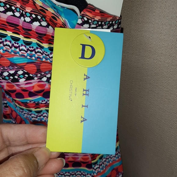 NWT multicolored size L swim top - Picture 5 of 9